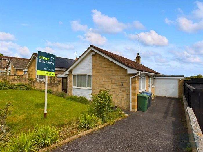 3 Bedroom Bungalow For Sale In Elms Cross Drive, Bradford-On-Avon, BA15