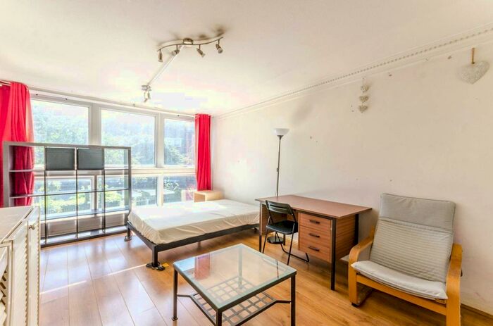 3 Bedroom Flat To Rent In Cyrus Street, Islington, London, EC1V