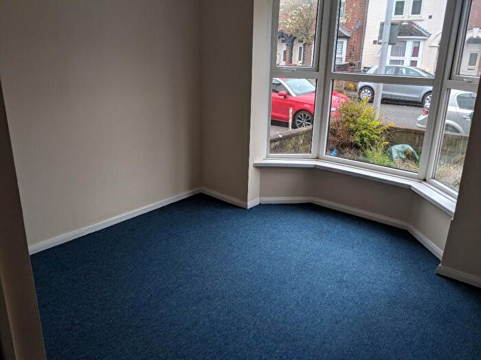 1 Bedroom Flat To Rent In Radcliffe Road, Southampton, Hampshire, SO14