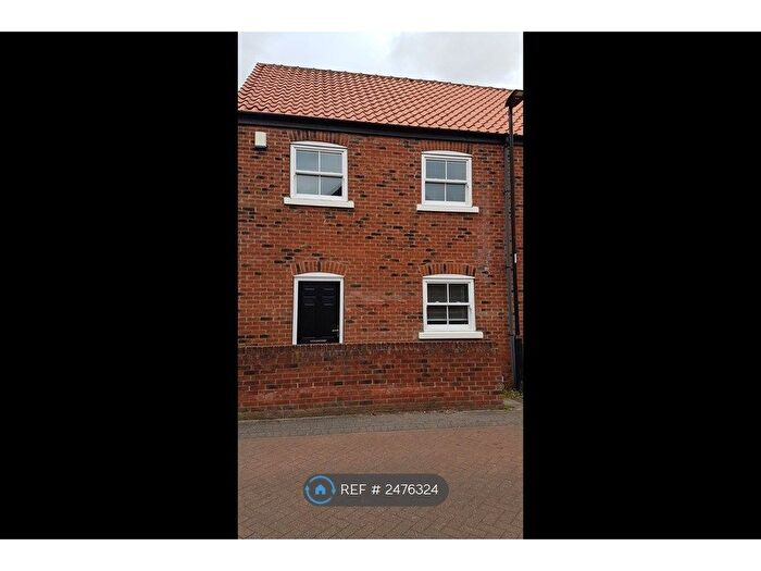 3 Bedroom Semi-Detached House To Rent In Rainbow Close, Thorne, Doncaster, DN8