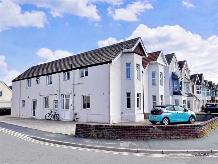 4 Bedroom Detached House For Sale In Dorchester Road, Weymouth, DT4