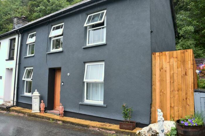 3 Bedroom Semi-Detached House For Sale In No Plyg Y Rhiw, Llandysul, SA44