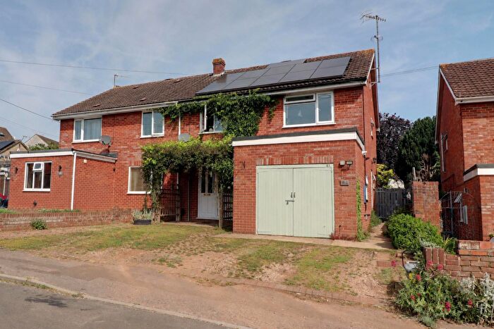 4 Bedroom Semi Detached House For Sale In Etheldene Road, Cashes Green, Stroud, GL5