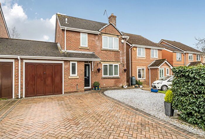 3 Bedroom Link Detached House For Sale In Long Croft, Yate, Bristol, Gloucestershire, BS37