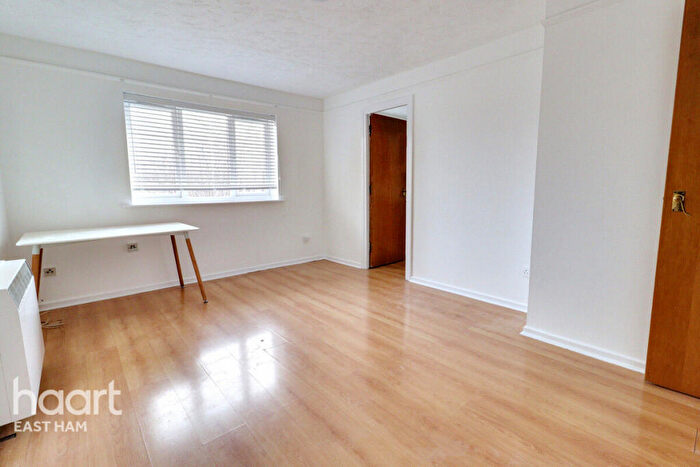 2 Bedroom Flat For Sale In Harrier Way, London, E6