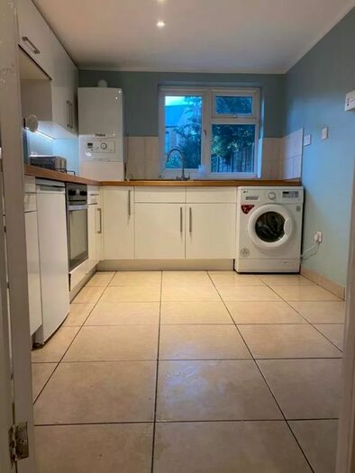 3 Bedroom Terraced House To Rent In Holly Road, Hounslow TW3