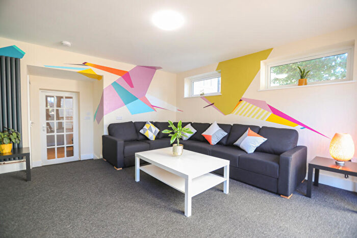 9 Bedroom House Of Multiple Occupation To Rent In Elm Grove, BN2