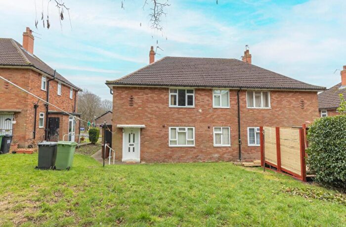 2 Bedroom Flat To Rent In Chandos Gardens, Roundhay, Leeds, LS8