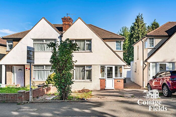 3 Bedroom Semi-Detached House For Sale In Great Cambridge Road, Enfield, EN1
