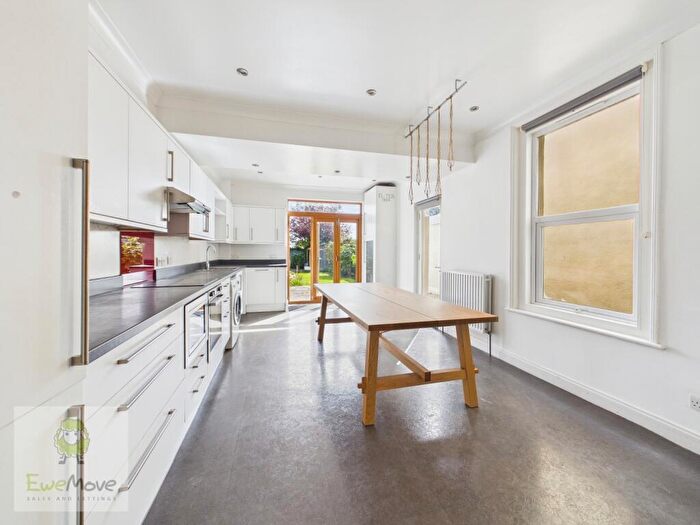 4 Bedroom Terraced House For Sale In Kingswood Road, Gillingham, ME7