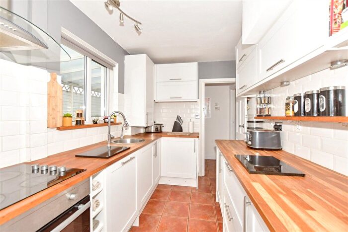 3 Bedroom Chalet For Sale In The Parade, Greatstone, Kent, TN28