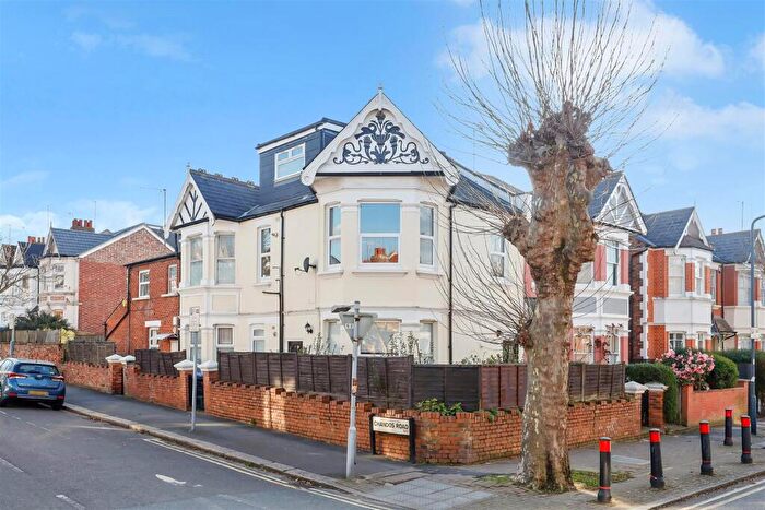 2 Bedroom Flat For Sale In Melrose Avenue, London, NW2