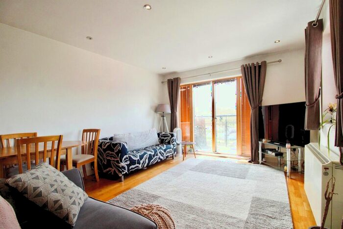 1 Bedroom Apartment For Sale In Henke Court, Cardiff, CF10