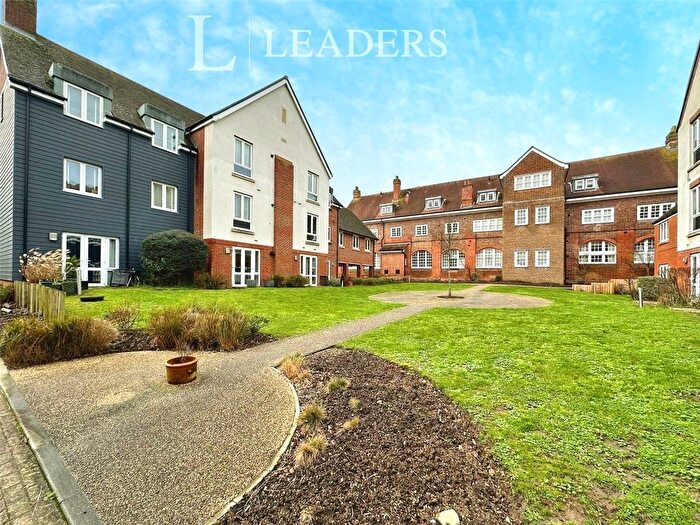 2 Bedroom Flat To Rent In Abbess Way, Waterlooville, Hampshire, PO7