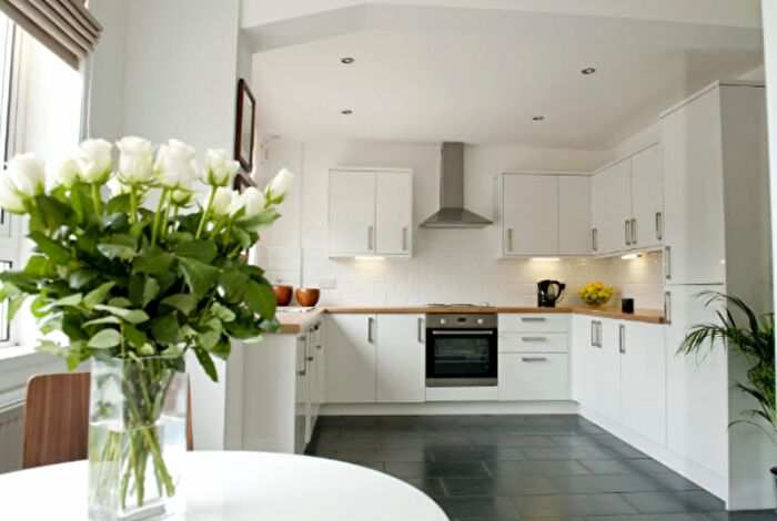 4 Bedroom Flat To Rent In , Lowther Terrace, G12