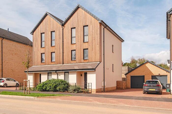 5 Bedroom Terraced House To Rent In Clover Way - Stoke Gifford, BS34