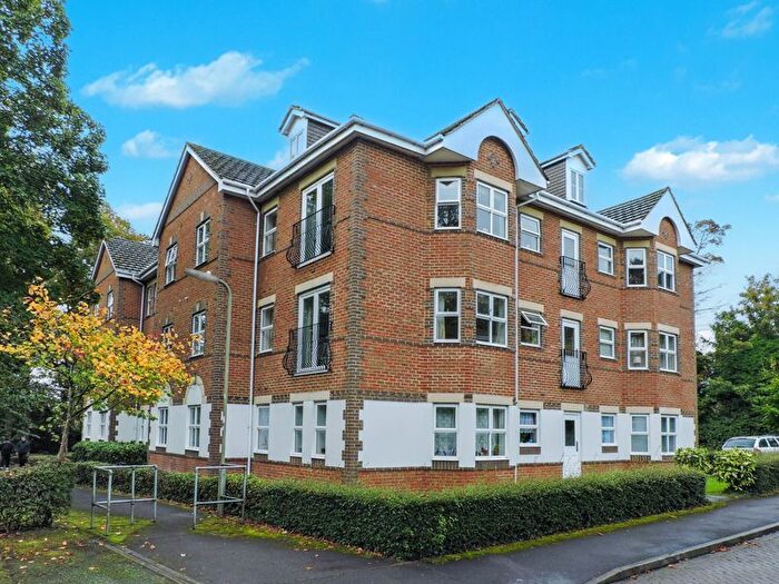2 Bedroom Flat To Rent In Norn Hill, Basingstoke, RG21