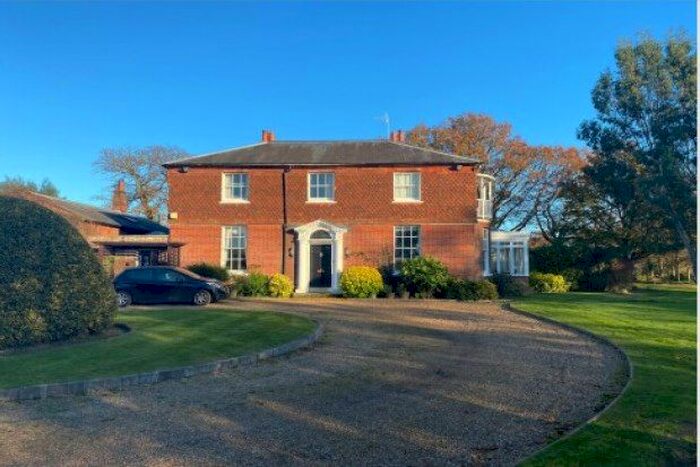 Farmhouse To Rent In Room, Horley, RH6