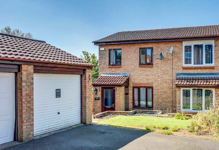 2 Bedroom Semi-Detached House To Rent In Richard Close, Kettering, NN15