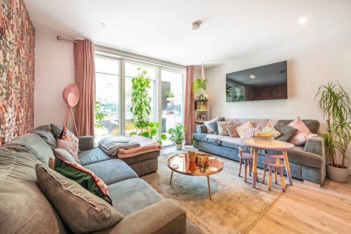 3 Bedroom Flat For Sale In Peloton Avenue, Stratford, London, E20