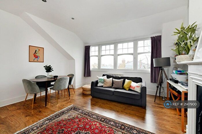 2 Bedroom Flat To Rent In Queens Avenue, London, N10