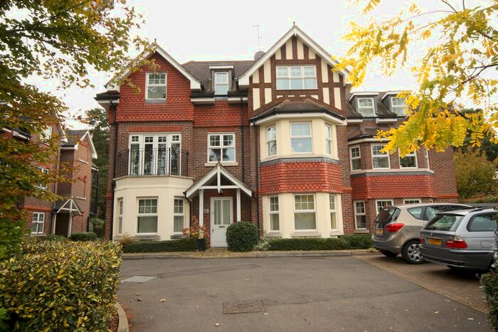 2 Bedroom Flat To Rent In Pembroke Road, Woking, GU22