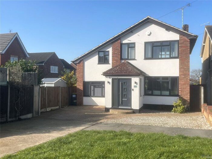 4 Bedroom Detached House For Sale In Glebe Drive, Rayleigh, Essex, SS6