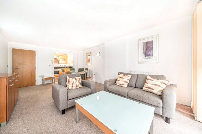 1 Bedroom Flat For Sale In Gainsborough House, Canary Central, Canary Wharf, London, E14