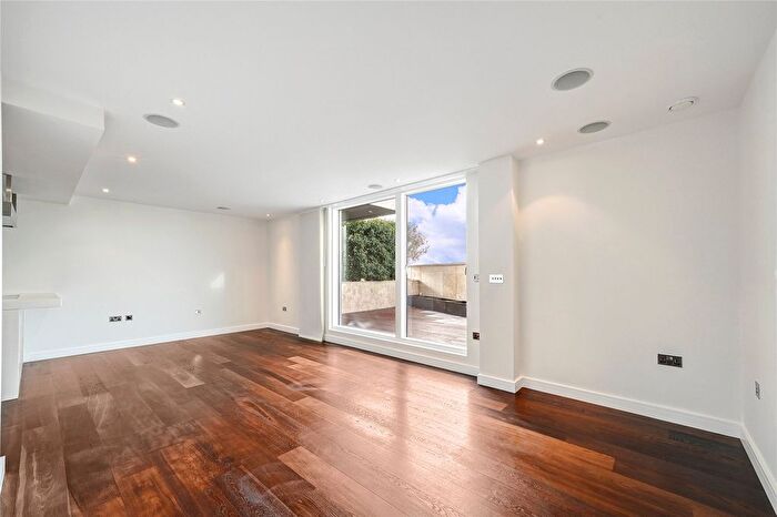 3 Bedroom Flat To Rent In Gatliff Road, London, SW1W