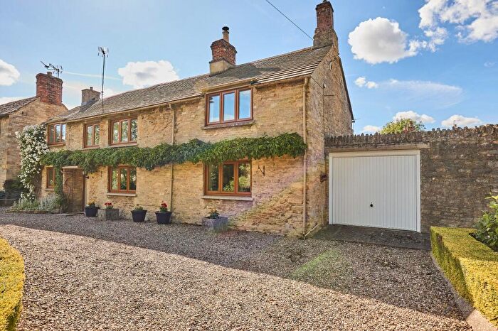 4 Bedroom Detached House For Sale In Woodgreen, Witney, OX28