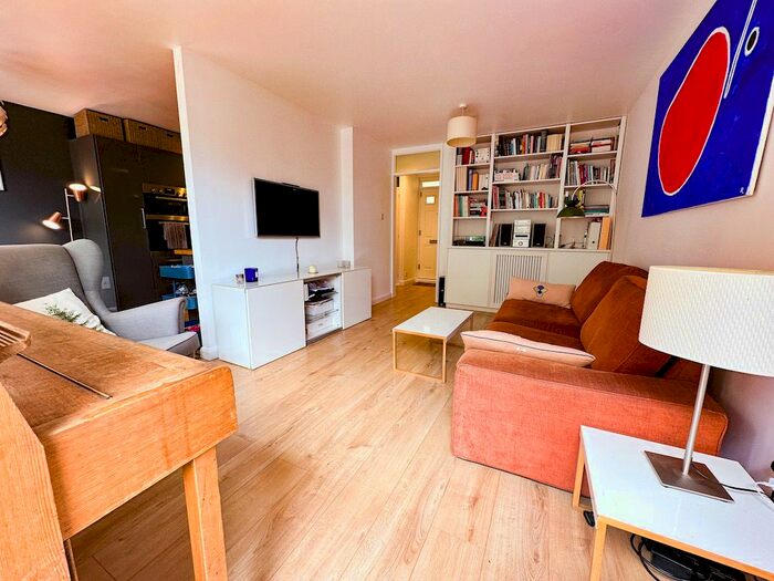 3 Bedroom Flat To Rent In St. Peter's Way, Hackney, N1