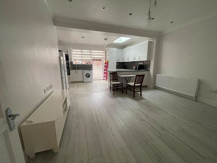 4 Bedroom Terraced House To Rent In Awlfield Avenue, Haringey, N17