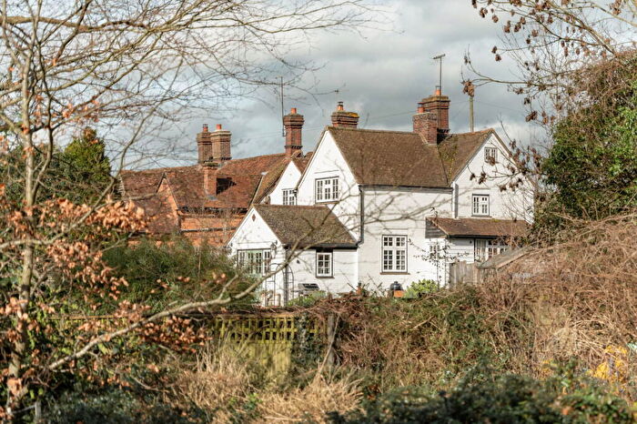 3 Bedroom End Of Terrace House For Sale In Water End, Hertfordshire, HP1
