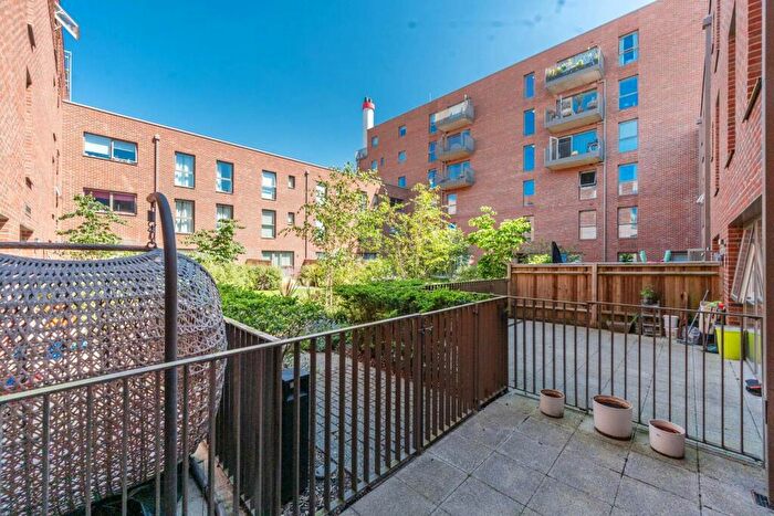 3 Bedroom Flat For Sale In Lensview Close, , Harrow, Harrow, HA1