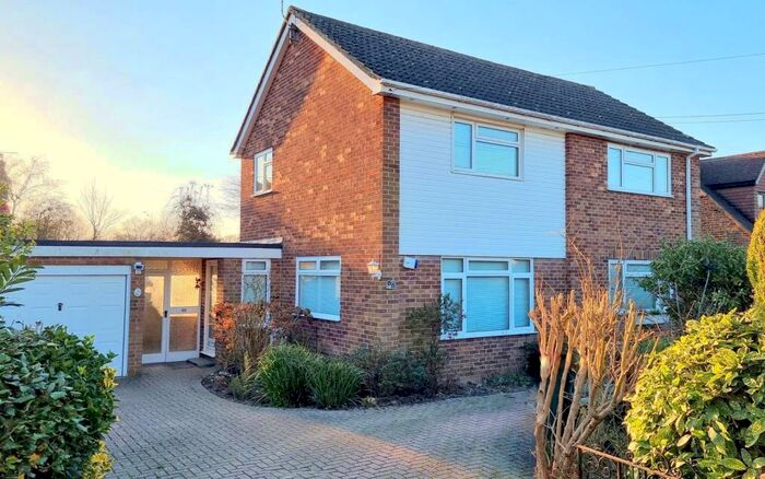 3 Bedroom House To Rent In Bedroom Semi Detached House In Three Bridges, RH10