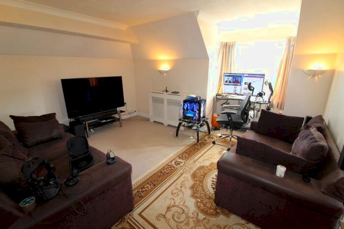 2 Bedroom Flat To Rent In Arthurs Close, Bristol BS16