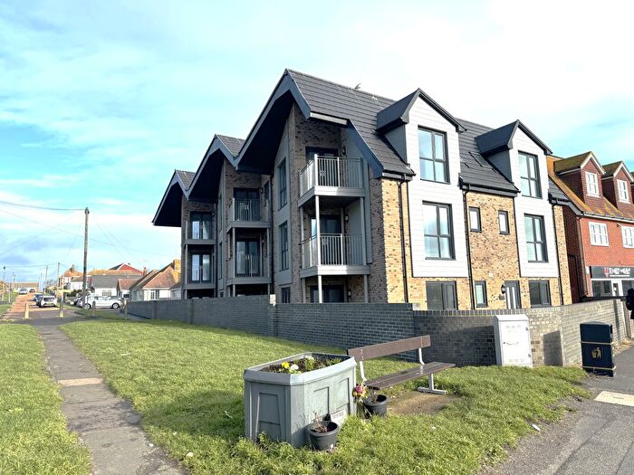2 Bedroom Flat To Rent In Bramber Avenue, Peacehaven, BN10