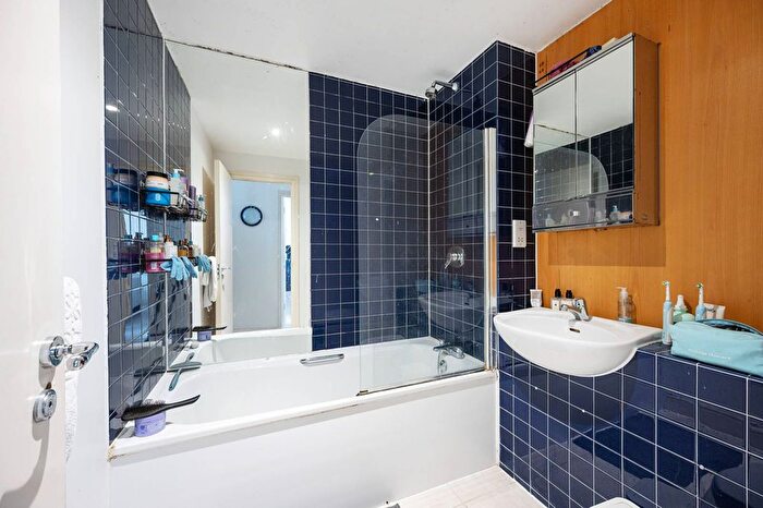 2 Bedroom Flat To Rent In Aldgate East, Aldgate, London, E1