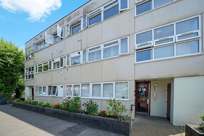 1 Bedroom Flat For Sale In Rawnsley Avenue, Mitcham, CR4