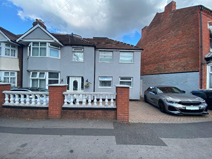 4 Bedroom Semi-Detached House For Sale In Springfield Road, Birmingham, B13