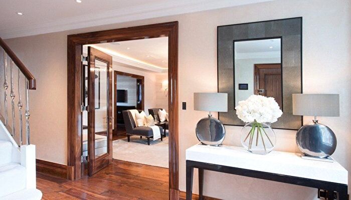 2 Bedroom Flat To Rent In Flat, - Grosvenor Hill, London, London, W1K