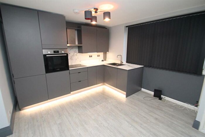 3 Bedroom Apartment To Rent In Stevenage Rise, Hemel Hempstead, HP2