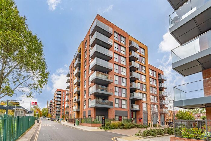 2 Bedroom Flat For Sale In Ipswich Court, Hanwell, W7