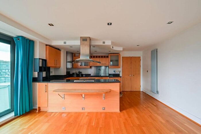 2 Bedroom Flat To Rent In Millharbour, Canary Wharf, London, E14