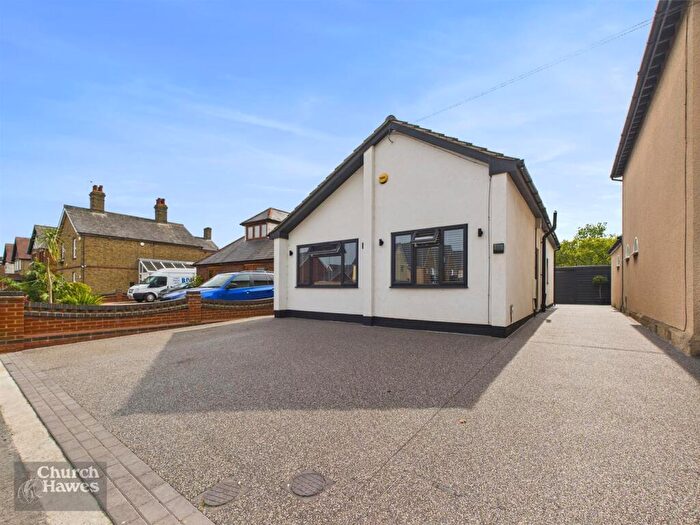 3 Bedroom Bungalow For Sale In Holloway Road, Heybridge, CM9