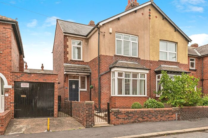 3 Bedroom Semi-Detached House For Sale In Bromley Mount, Wakefield, WF1