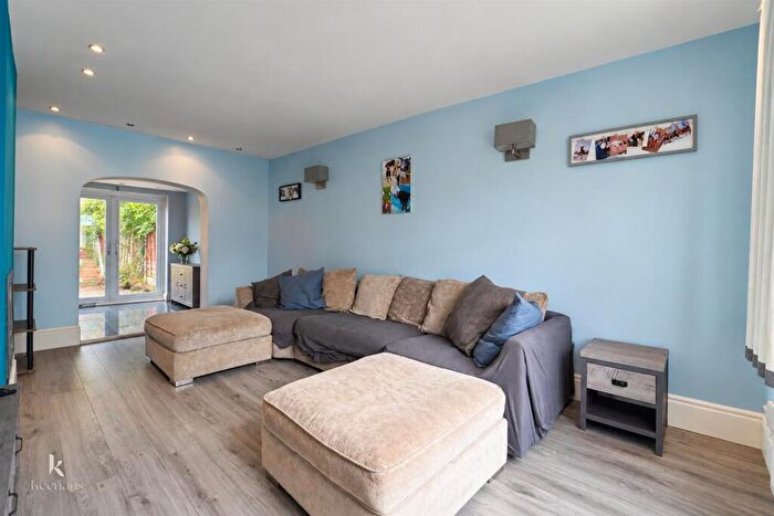 3 Bedroom Semi-Detached House For Sale In Lyndhurst Avenue, Irlam, Manchester, M44