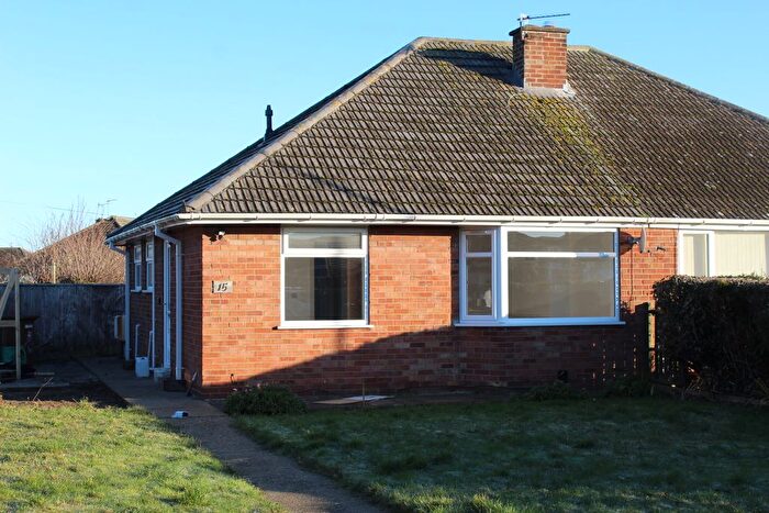 2 Bedroom Semi Detached Bungalow To Rent In Windlesham Avenue, Grimsby, DN33