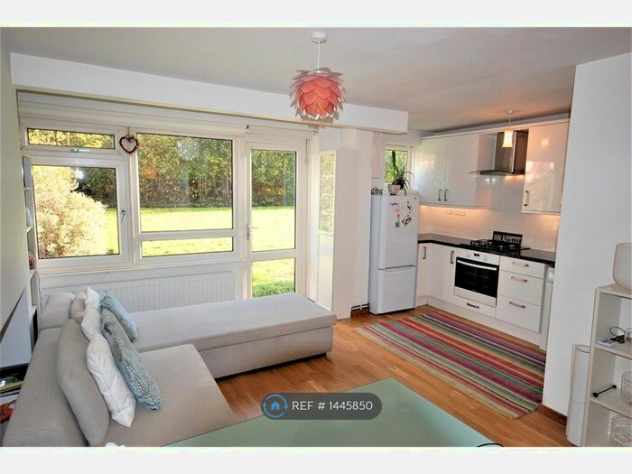 1 Bedroom Flat To Rent In Hydethorpe Road, Balham, SW12