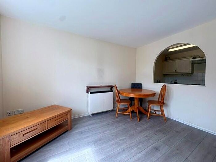 2 Bedroom House To Rent In Town Centre, SN1